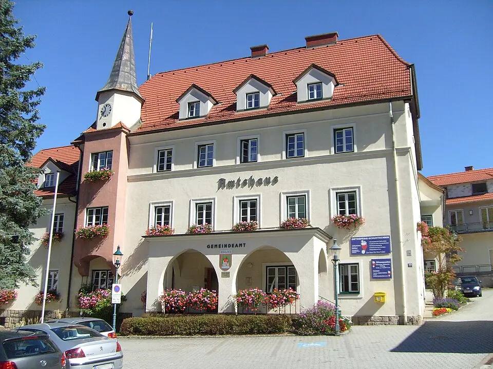 Obrázek: Hundsstern (talk) · CC BY-SA 3.0 AT Amtsgebäude