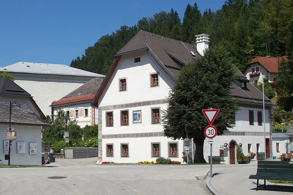 Gemeindeamt, ehem. Herrenhaus des Grüblhammers