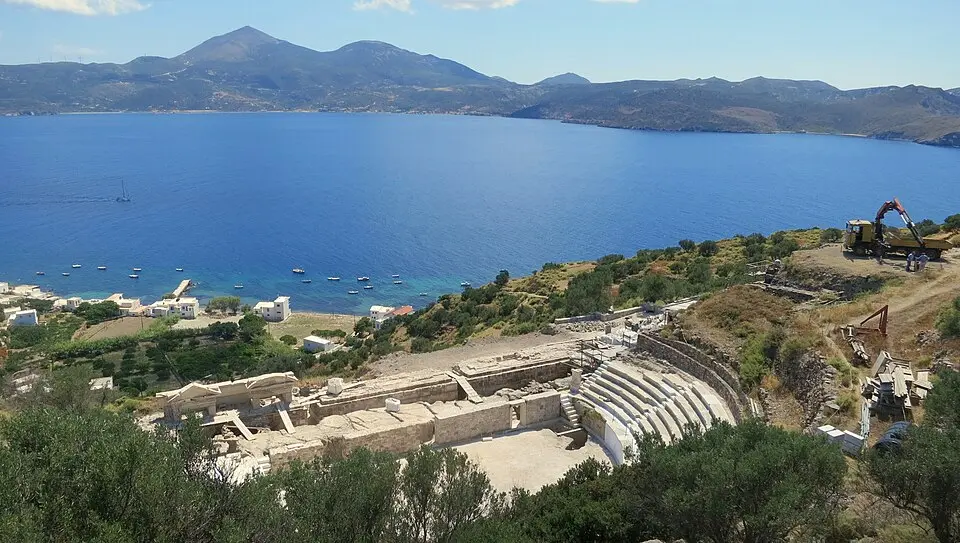 Αρχαίο θέατρο Μήλου