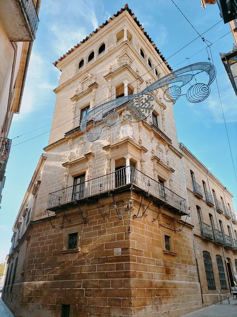 Obrázek: Vanbasten 23 · CC BY-SA 3.0 Palacio de los Condes de Guadiana