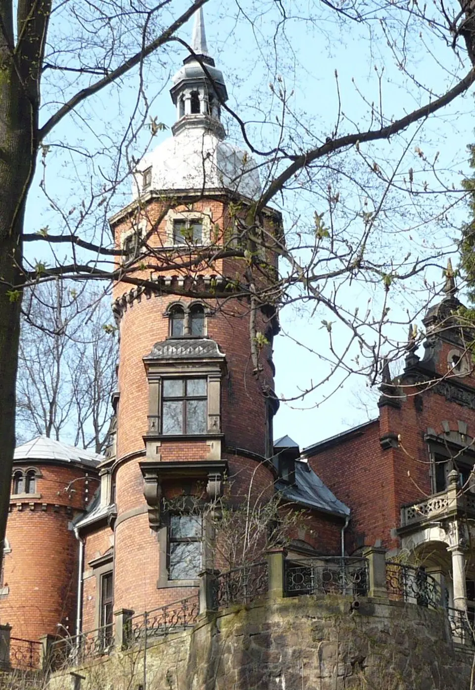 Pałac przy ul. Piłsudskiego 20 w Nowej Rudzie