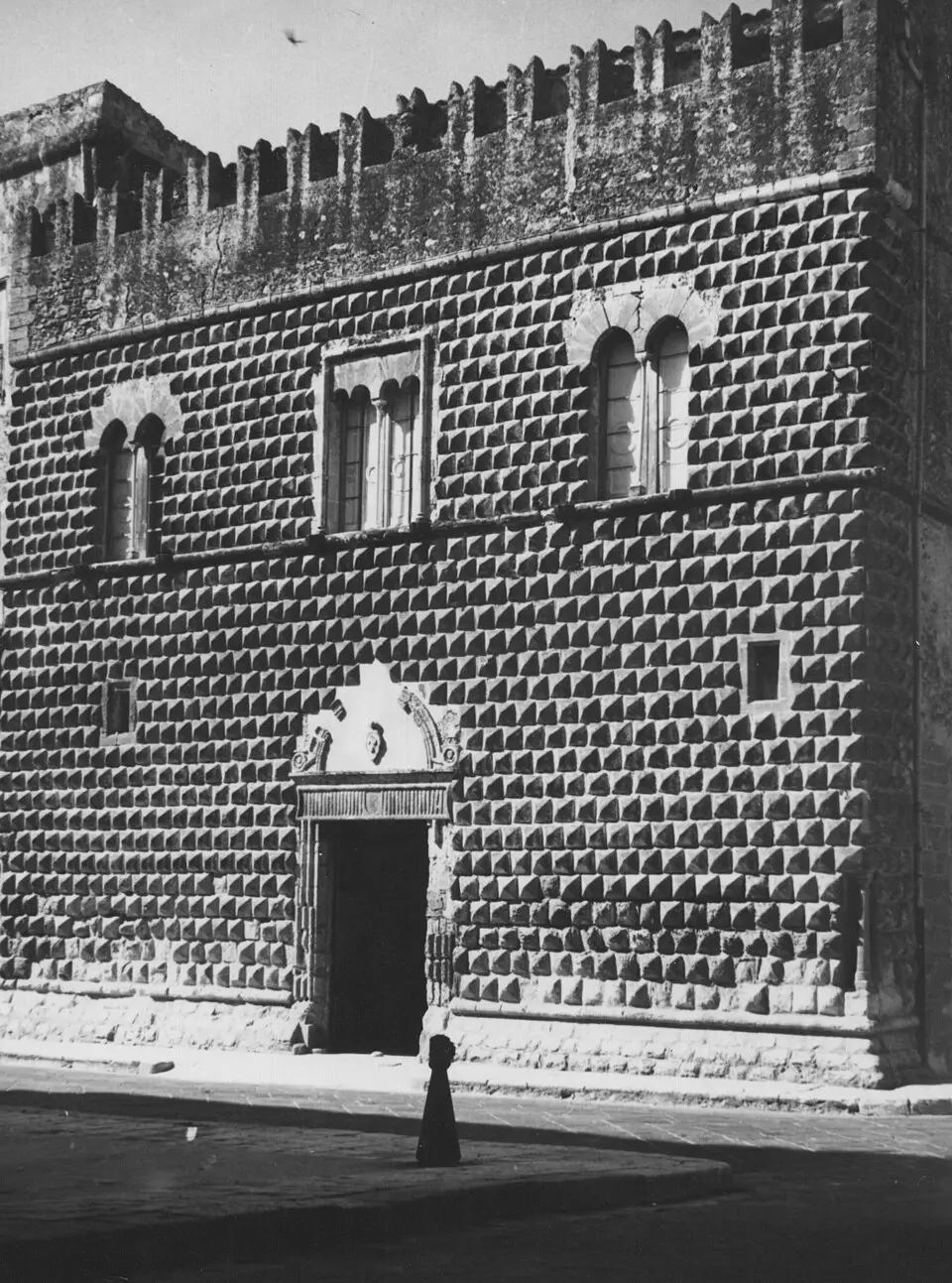 Bild: Foto amatoriale non firmata, ma trovata nella collezione del fotografo dilettante Giuseppe Riggio di Sciacca. Upload effettuato dai suoi eredi. · CC BY-SA 3.0 Palazzo Steripinto (Sciacca)
