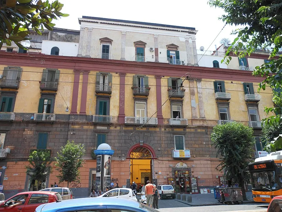 Palazzo in via Foria 76