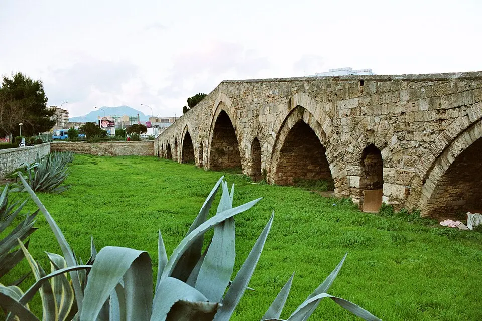Immagine: Bjs · CC0 ponte dell'Ammiraglio