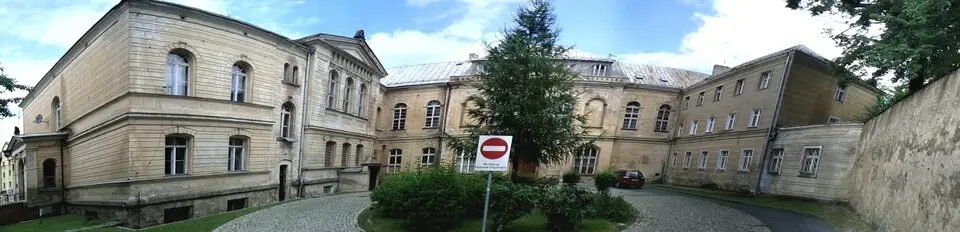 D. kolegium jezuickie, ob. budynek parafialno-klasztorny
