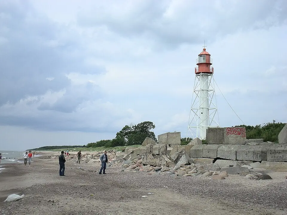Bild: Alvals · CC BY-SA 3.0 Leuchtturm Pape