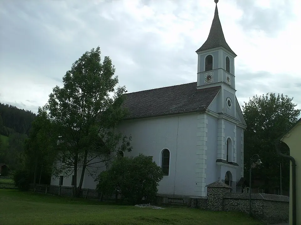 Bild: Veleius · CC BY-SA 3.0 AT Kath. Filialkirche hl. Anna und Kruzifix
