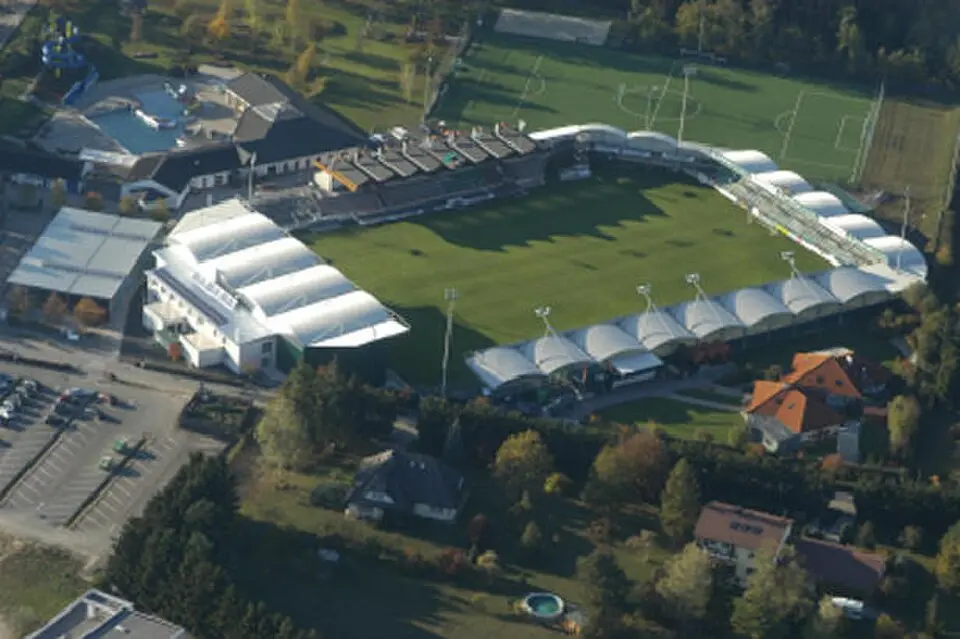 Nahrál: Hans Koberger · CC BY-SA 3.0 Waldstadion