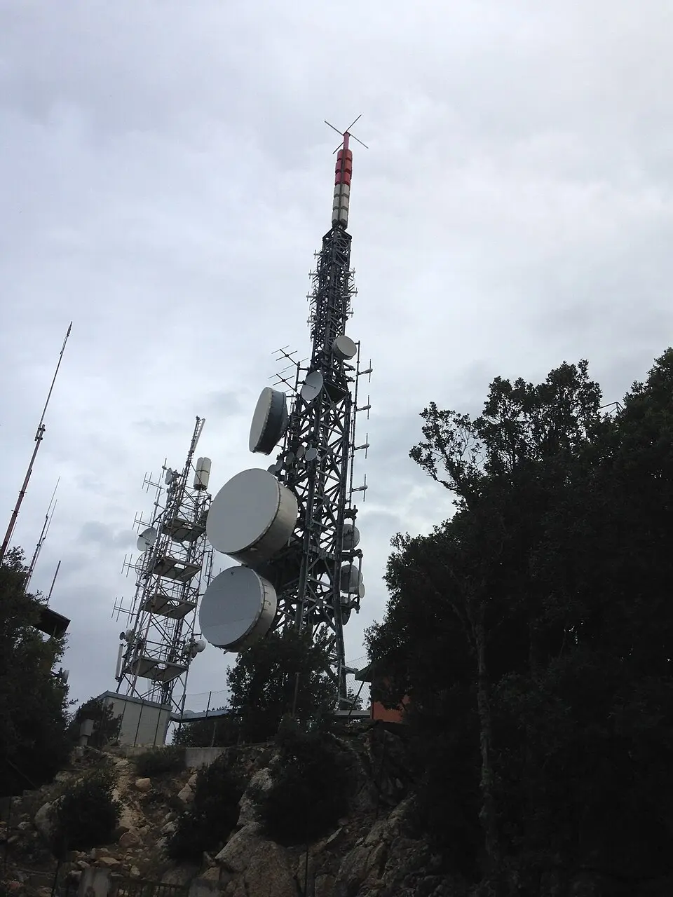 Bild: Antonio Mette · CC BY-SA 4.0 Antenna Rai del Monte Ortobene