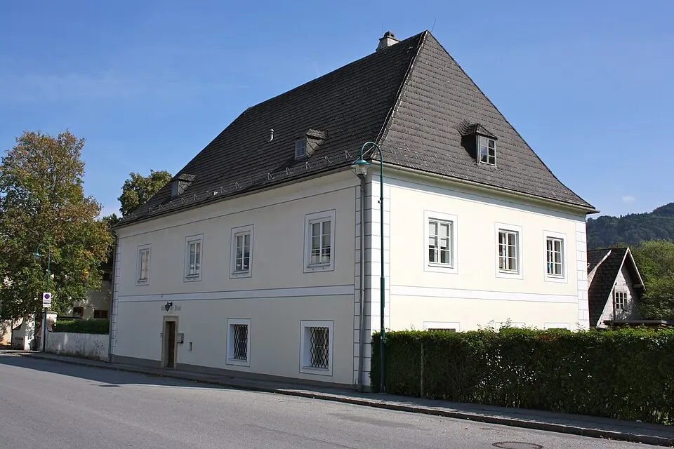 Bild: Funke · CC BY-SA 3.0 AT Pfarrhof