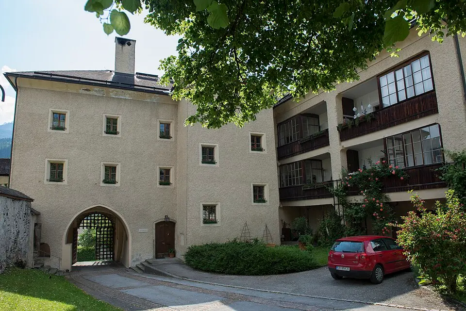 Bild: Kulac · CC BY-SA 3.0 AT Pfarrhof