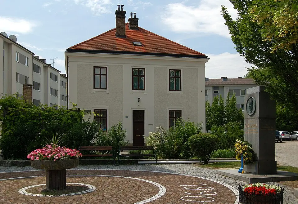 Slika: Herzi Pinki · CC BY-SA 3.0 Pfarrhof