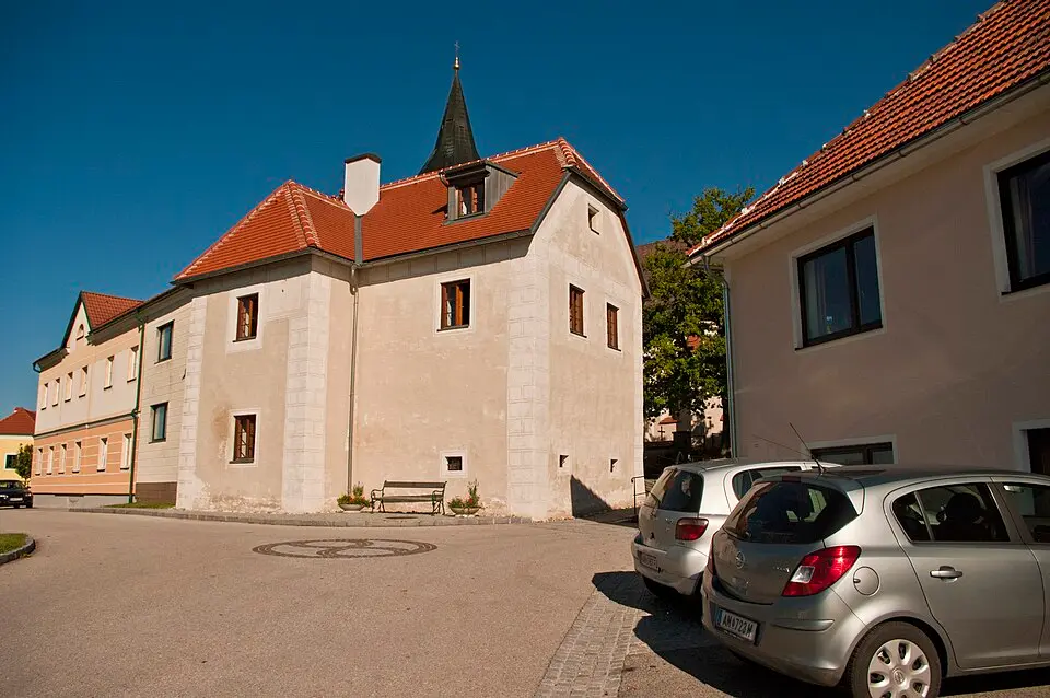 Obrázek: Richtl (talk) · CC BY-SA 3.0 AT Pfarrhof