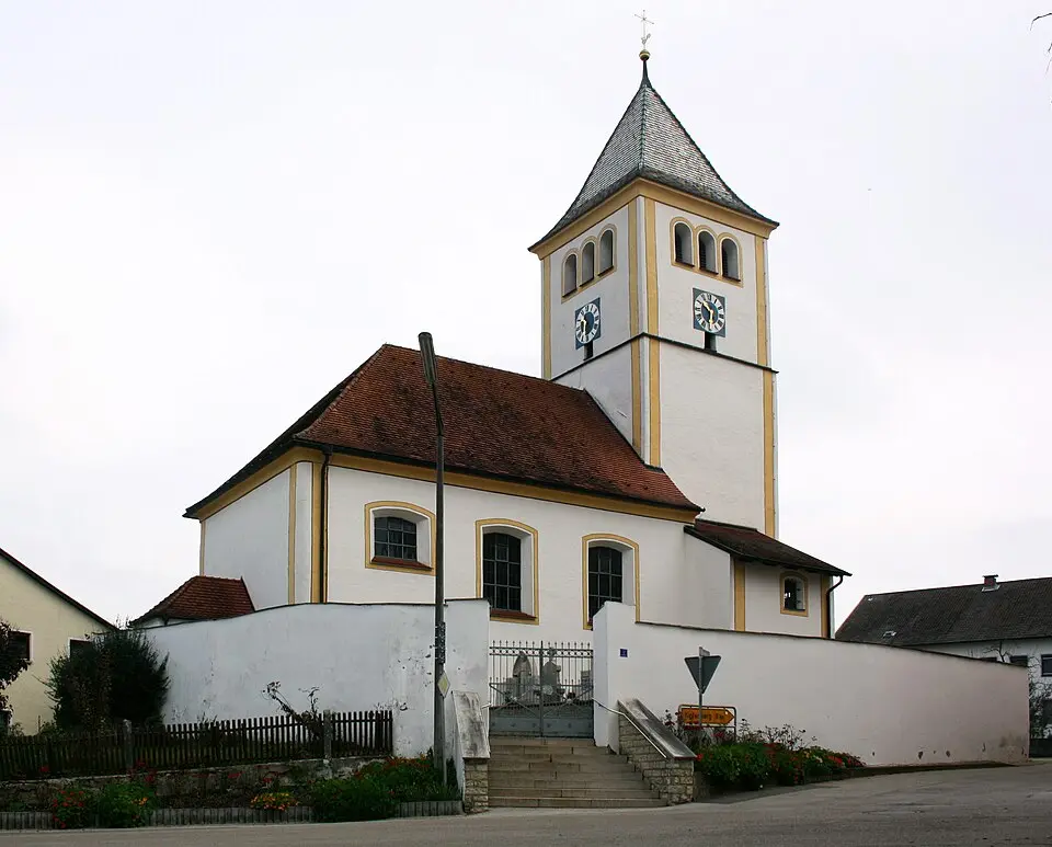 Immagine: Usien · CC BY-SA 3.0 Wehrkirche Pfahldorf