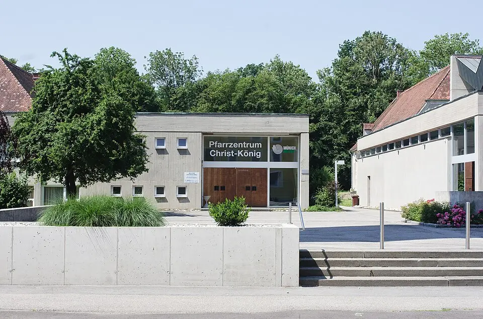 Bild: Christoph Waghubinger (Lewenstein) · CC BY-SA 3.0 AT Kirchenanlage Steyr-Münichholz, Christkönig