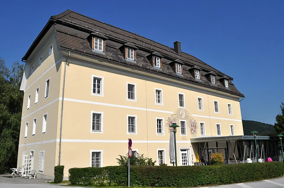 Bild: Heinz Holzmüller (talk) · CC BY-SA 3.0 AT Pflegeheim St. Benedikt, ehem. Maria Monika-Heim