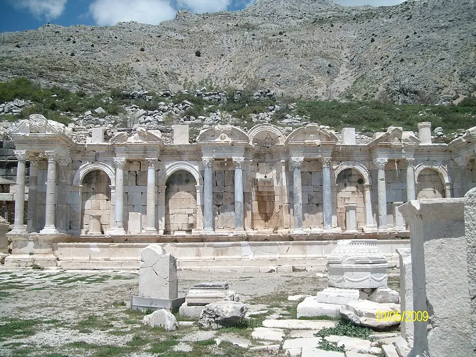 Bild: SenNaToR · CC BY-SA 3.0 Antoninler Çeşmesi