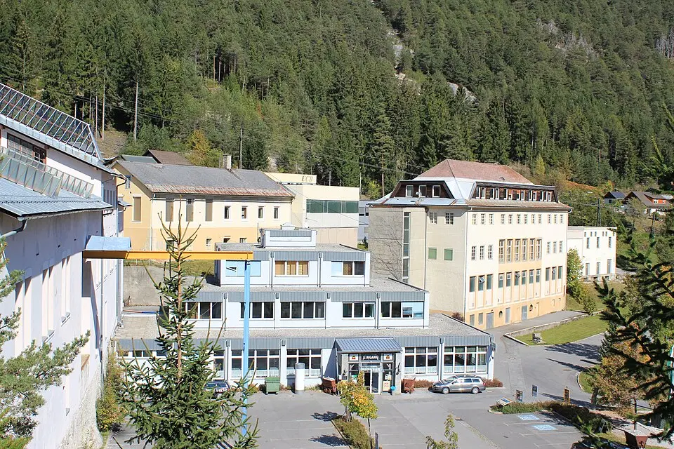 Bild: Neithan90 · Public domain Antonischacht mit Förderturm, Aufbereitungsanlage, Bergschmiede und Museum