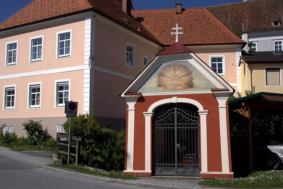Obrázek: Wolf32at (talk) · CC BY 3.0 Nepomukkapelle