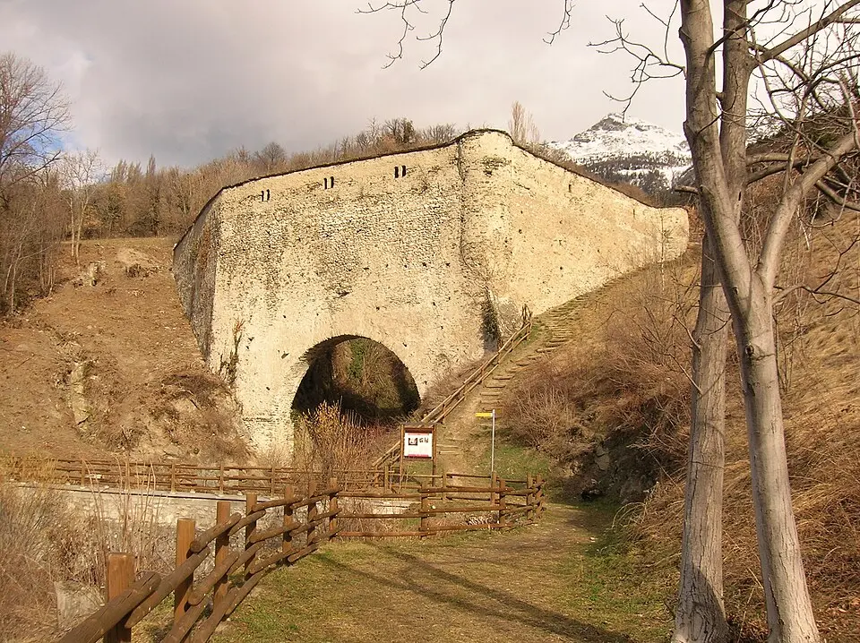 Bild: Patafisik · CC BY-SA 3.0 Ponte acquedotto di Grand-Arvou