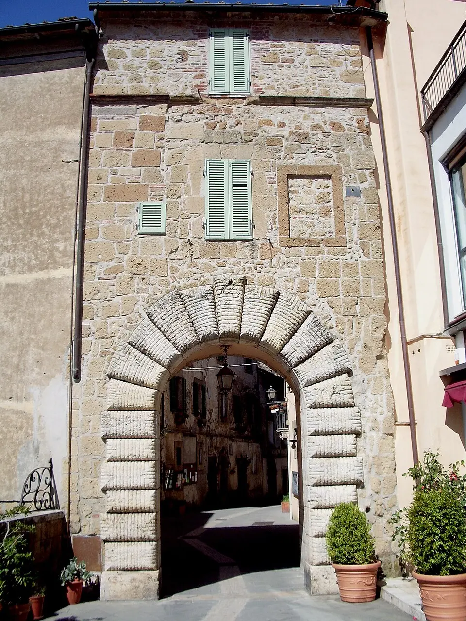 Immagine: Matteo Vinattieri · CC BY 3.0 mura di Sorano