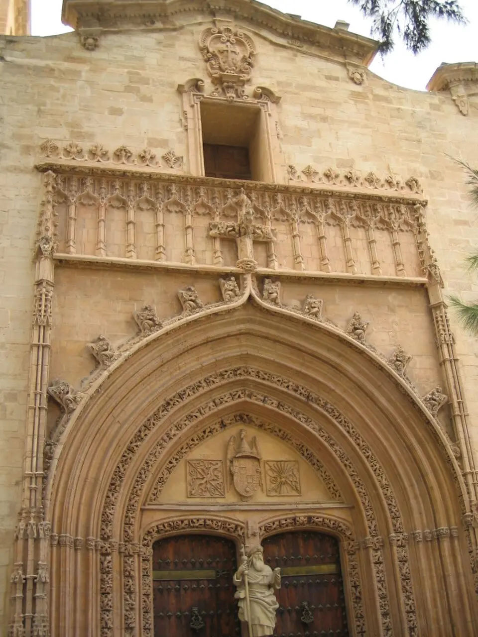 Bild: Xinese-v · Public domain iglesia de Santiago el Mayor