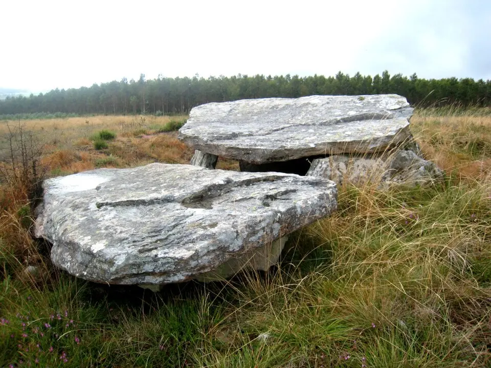 Bild: Xosé · CC BY-SA 3.0 Dolmen Arca da Piosa