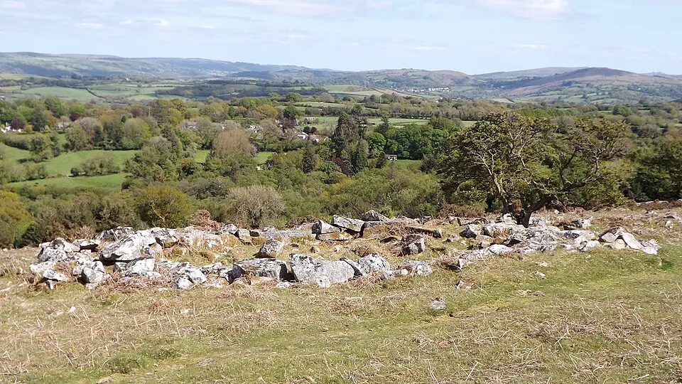Bild: Sandy Gerrard · CC BY-SA 2.0 Coaxial field system, associated and later remains at Throwleigh Common and Kennon Hill