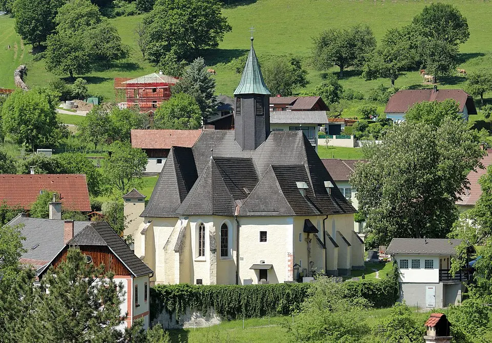 Kath. Filialkirche hl. Nikolaus und Friedhof