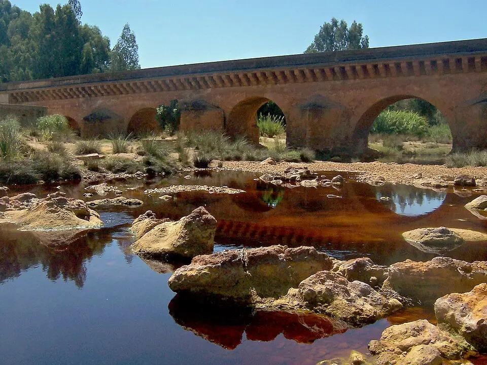 Bild: Ildefonso Grados · Public domain Puente romano