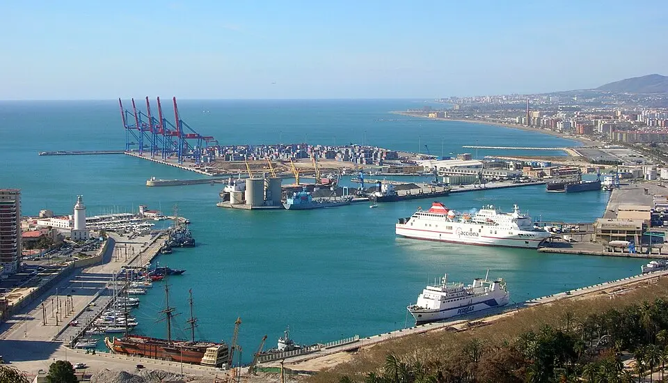 Obrázek: Grez · CC BY-SA 3.0 puerto de Málaga