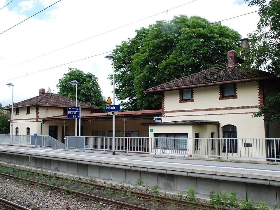 Bild: Rudolph Buch · CC0 Bahnhof Pullach