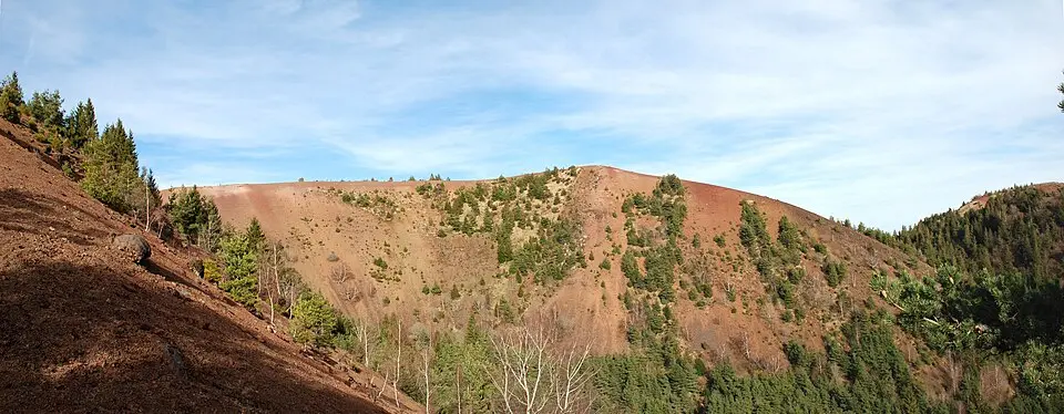 Image: Romary · CC BY-SA 3.0 puy de Lassolas