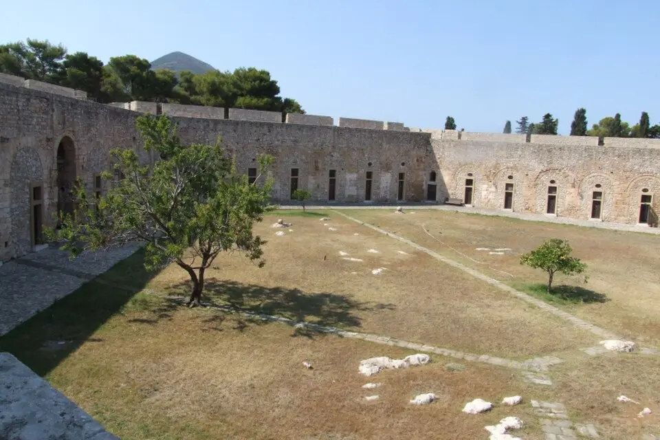 Bild: Harald Rossa · CC BY-SA 2.5 Νιόκαστρο Ναυαρίνου