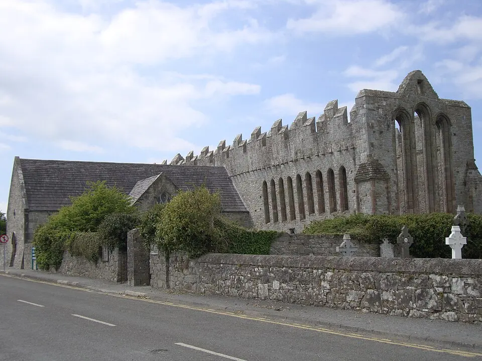 Bild: JohnArmagh · Public domain Sankt-Brendan-Kathedrale von Ardfert