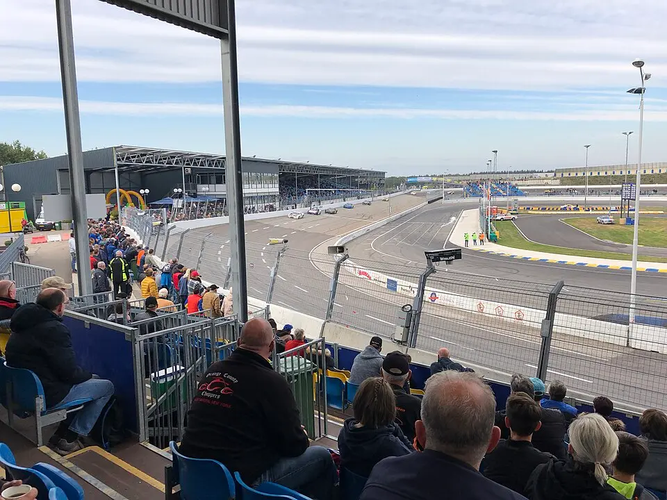 Bild: Pitlane02 · CC BY-SA 3.0 Raceway Venray