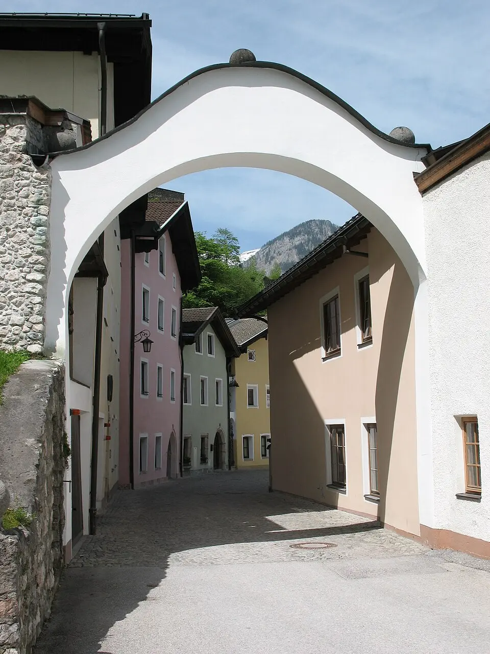 Immagine: Jürgele (talk) · CC BY-SA 3.0 AT Kundler Tor und Reste der Stadtmauer
