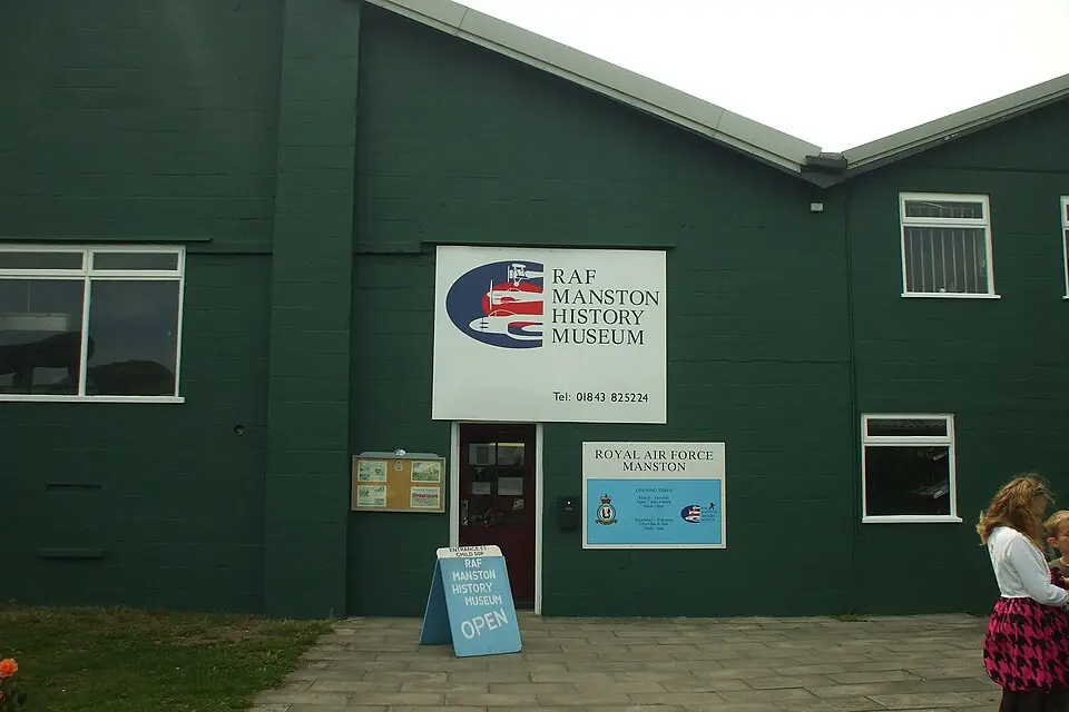 Bild: Phillip Perry · CC BY-SA 2.0 RAF Manston History Museum