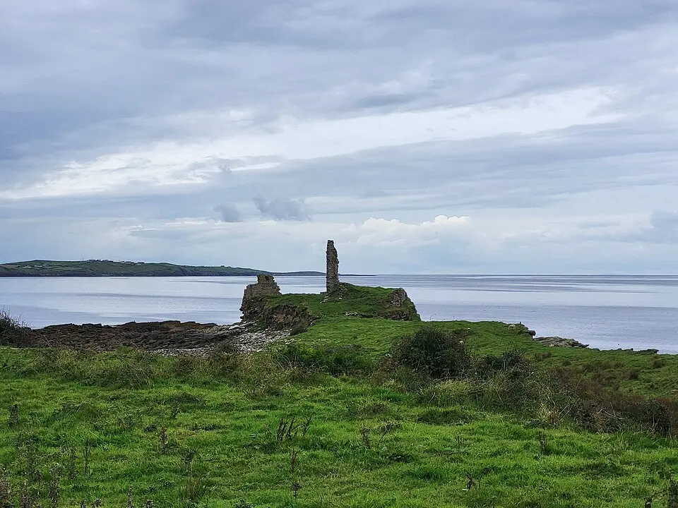Bild: https://www.inishview.com/activity/rahan-castle/ · CC0 Rahan Castle