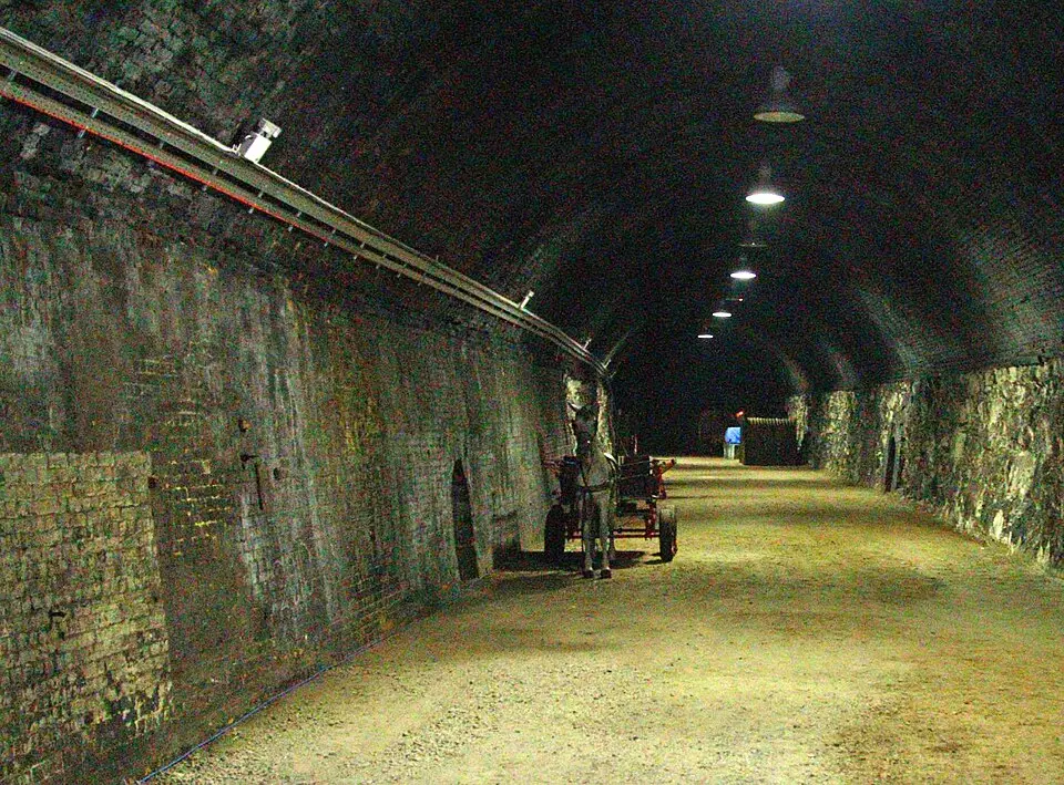Tunnel Railway