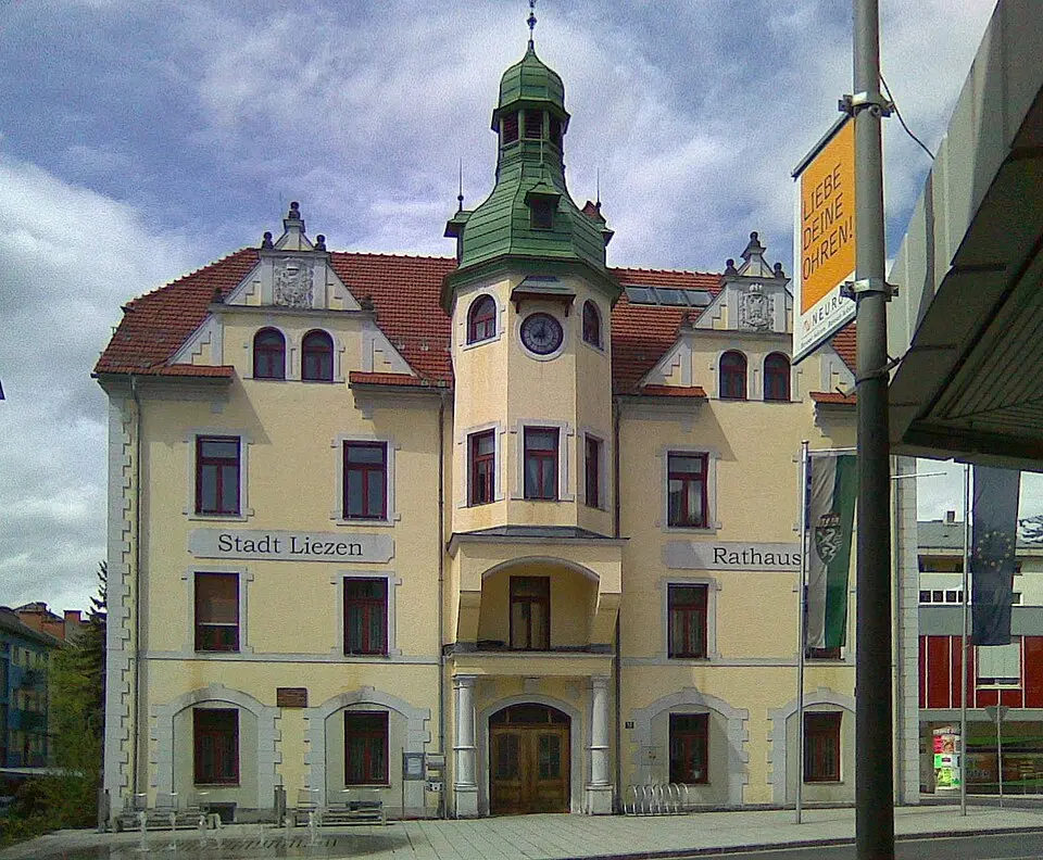 Bild: Werwolf 15 · CC BY-SA 3.0 Rathaus