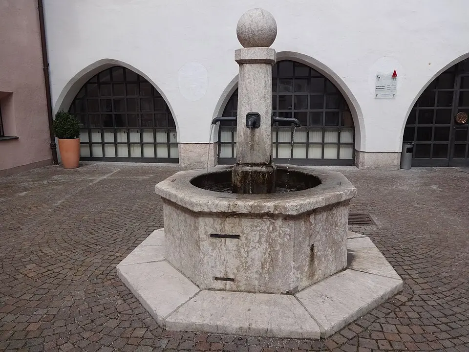 Immagine: Rudifried · CC BY-SA 3.0 AT Rathausbrunnen