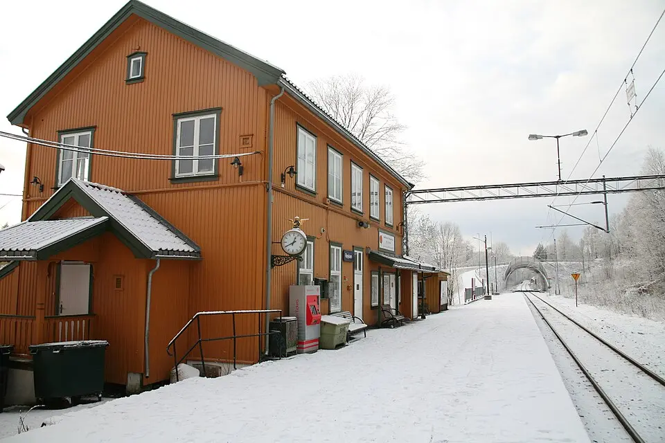Bild: Trond Strandsberg · CC BY-SA 3.0 Bahnhof Røyken