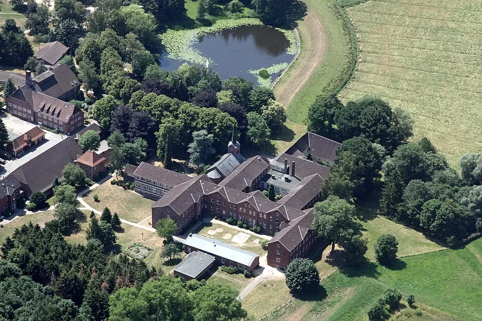 Bild: Bin im Garten · CC BY-SA 3.0 Dominikanerinnenkloster Blankenburg, vorher Skapen