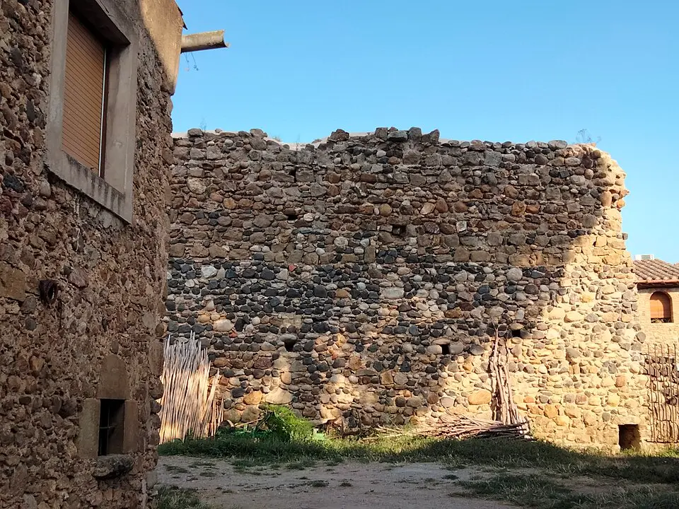 Castillo y murallas de Corsá