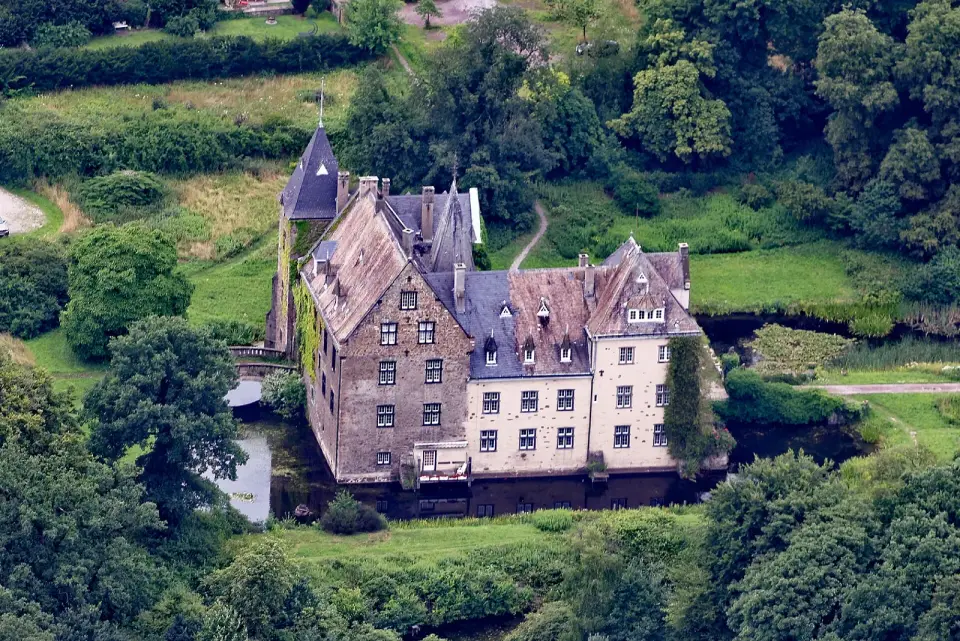 Immagine: Michael Kramer · CC BY-SA 3.0 Schloss Höllinghofen