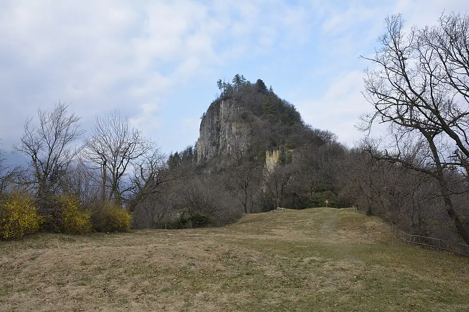 Rocca di Caldè