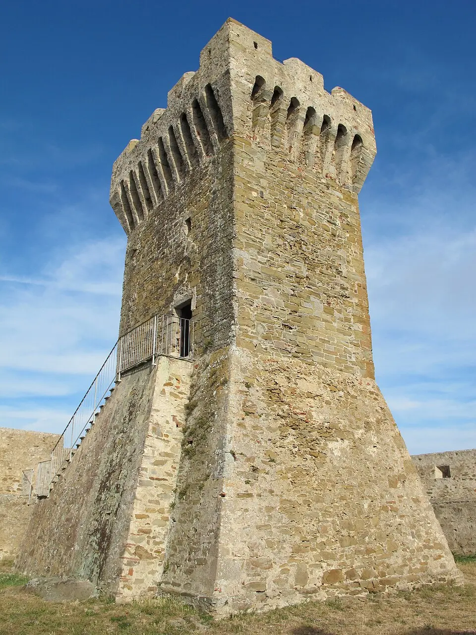 torre medievale della rocca degli Appiani