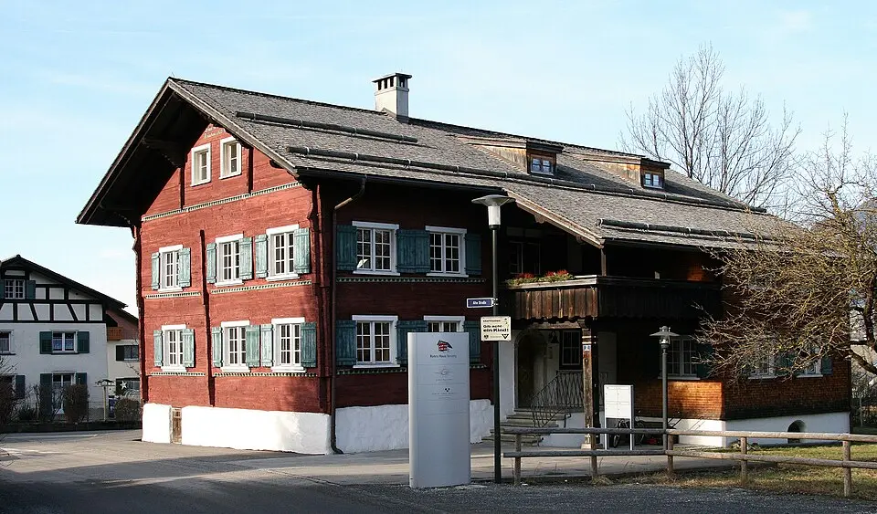 Bild: böhringer friedrich · CC BY-SA 2.5 Wohnhaus, ehem. Gasthaus zum Hirschen, Rotes Haus