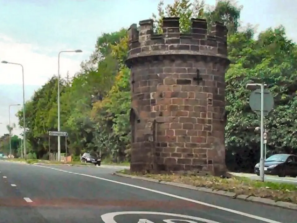 Round Tower Lodge
